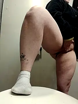 lilbishmiss online show from December 3, 2025, 2:16 pm