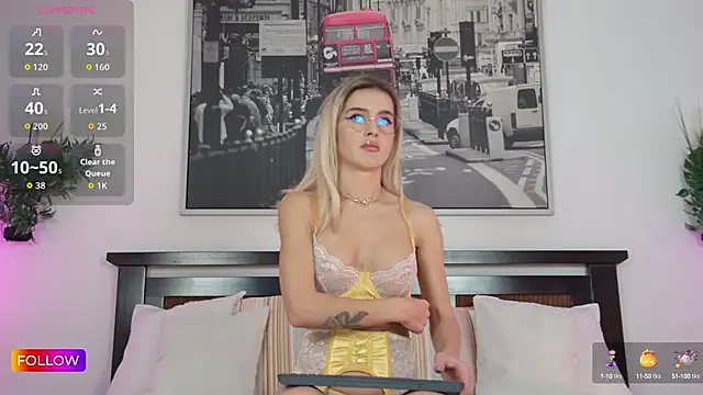 Sarah-Hart online show from October 12, 2025, 8:48 am