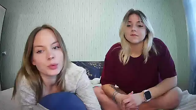 Snapshot of ChrisGirls chatting on September 30, 2025, 11:38 am ChrisGirls online show from September 30, 2025, 11:38 am