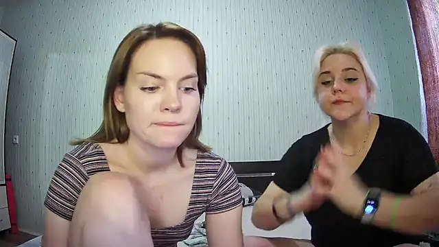 Snapshot of ChrisGirls chatting on February 27, 2025, 1:38 pm ChrisGirls online show from February 27, 2025, 1:38 pm