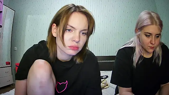 Snapshot of ChrisGirls chatting on February 19, 2025, 4:55 pm ChrisGirls online show from February 19, 2025, 4:55 pm