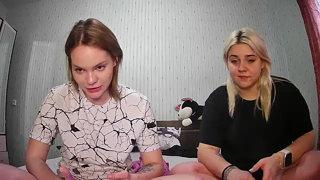 Snapshot of ChrisGirls chatting on March 21, 2025, 4:07 pm ChrisGirls online show from March 21, 2025, 4:07 pm
