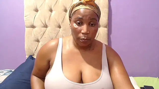 CurveyChocClit online show from March 8, 2025, 7:16 am