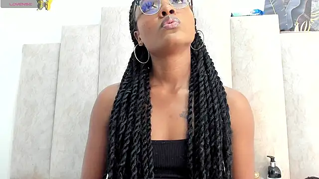 Snapshot of ShainaLyn chatting on November 15, 2025, 8:13 pm ShainaLyn online show from November 15, 2025, 8:13 pm