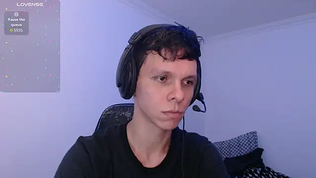 bryamado69 online show from December 23, 2025, 7:40 am