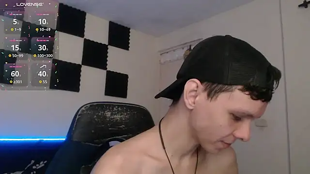 bryamado69 online show from November 27, 2025, 10:32 pm