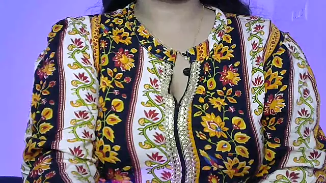 Snapshot of Cute-Ayesha chatting on October 13, 2025, 8:27 am Cute-Ayesha online show from October 13, 2025, 8:27 am