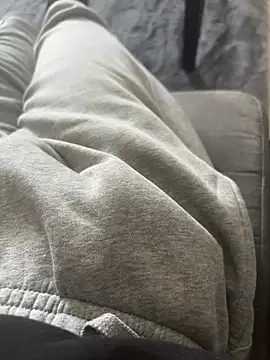 Snapshot of pignoufe chatting on February 13, 2026, 10:48 am pignoufe online show from February 13, 2026, 10:48 am