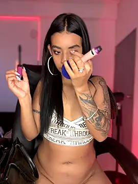 Laura fernandezII online show from October 12, 2025, 7:15 pm