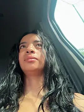 Laura fernandezII online show from November 5, 2025, 1:58 pm