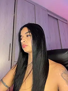 Laura fernandezII online show from December 15, 2025, 10:15 pm