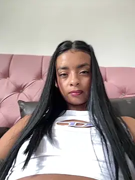 Laura fernandezII online show from March 10, 2025, 6:01 pm