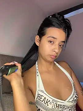 Laura fernandezII online show from December 2, 2025, 7:37 pm