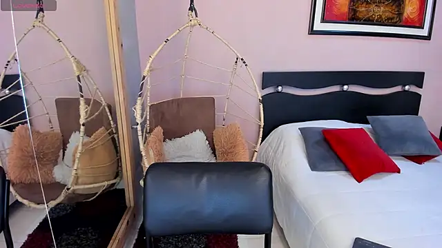 LenaRuiz  online show from November 24, 2025, 12:49 pm