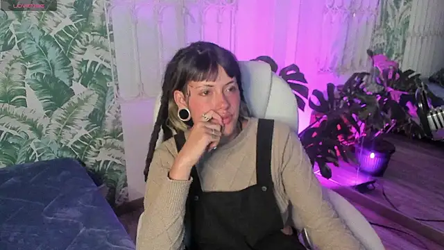  sharlotte777 online show from March 27, 2026, 3:57 pm