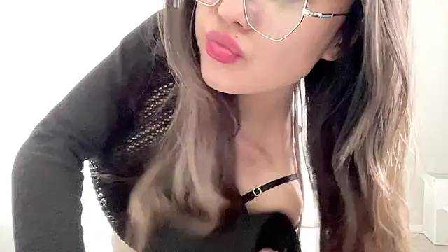 Risalynn online show from February 16, 2025, 6:43 am