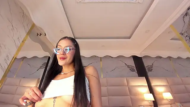 Snapshot of Princess_Violett chatting on October 30, 2025, 2:47 pm Princess Violett online show from October 30, 2025, 2:47 pm