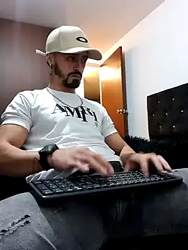 Snapshot of MAXIMUS_MASTE3 chatting on February 16, 2025, 12:19 am MAXIMUS MASTE3 online show from February 16, 2025, 12:19 am