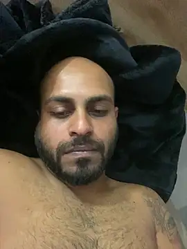 islandvybee55 online show from April 5, 2026, 3:19 pm