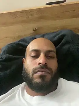 islandvybee55 online show from March 13, 2026, 10:04 pm