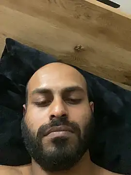 islandvybee55 online show from April 22, 2026, 3:08 pm