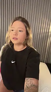 MiaPetit  online show from March 31, 2026, 8:11 pm