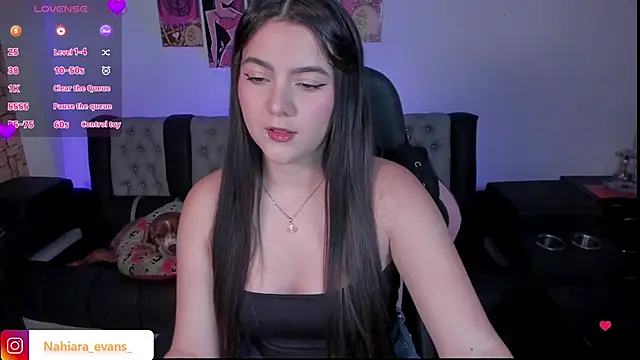 Snapshot of NahiaraEvans_ chatting on December 21, 2024, 8:39 am NahiaraEvans online show from December 21, 2024, 8:39 am