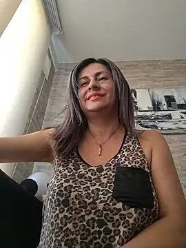 Latiinvenushot online show from May 27, 2026, 5:09 pm