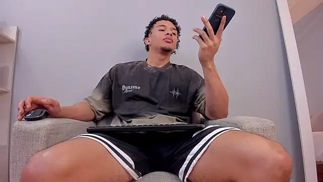 Dominick star online show from December 17, 2025, 4:17 am