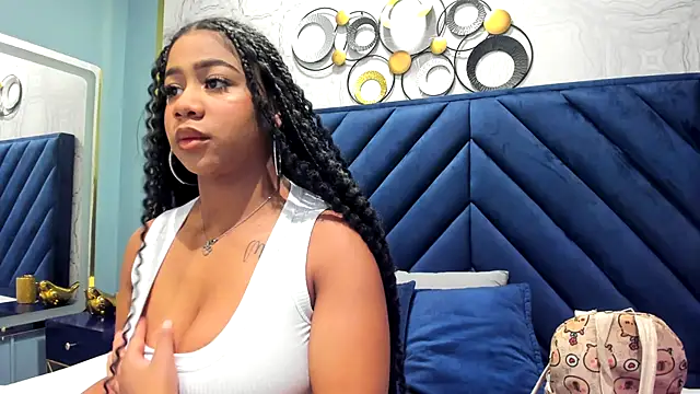 Sofi Fox  online show from September 17, 2025, 7:05 pm