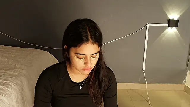 natalia aguirre1 online show from December 5, 2025, 12:04 pm