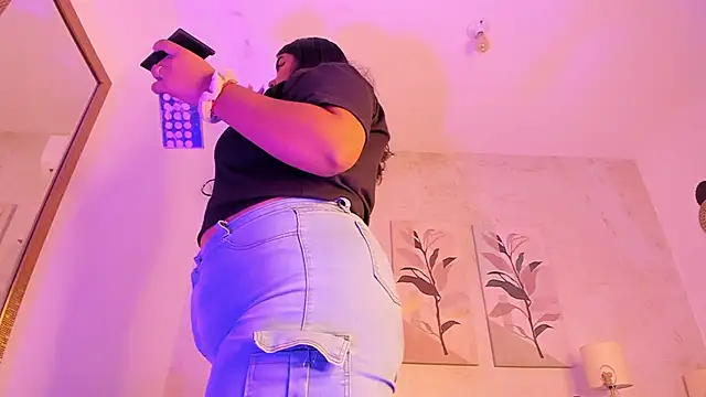 JOCELYN SANTANA1 online show from October 19, 2025, 12:19 pm