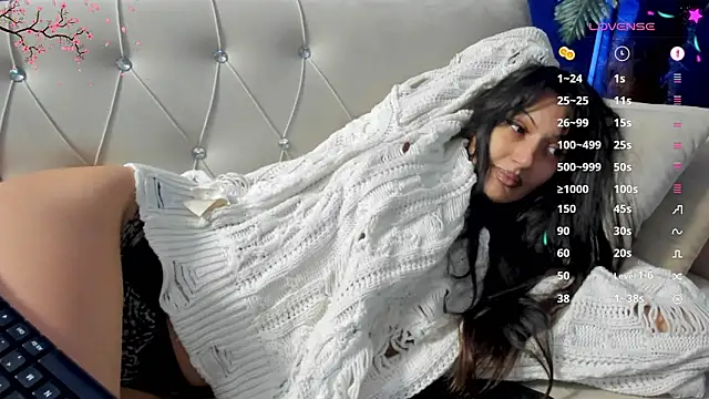 moona ray online show from March 15, 2026, 9:33 pm