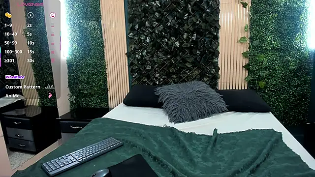 VickyJohnson1 online show from January 5, 2026, 8:34 pm