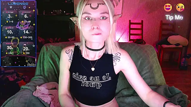 Snapshot of mischellemeow13 chatting on October 9, 2025, 12:33 am mischellemeow13 online show from October 9, 2025, 12:33 am