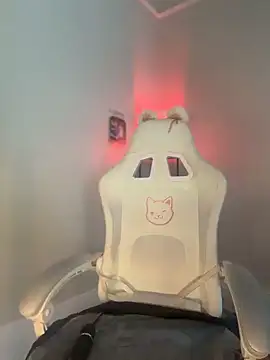 loveluna8 online show from March 4, 2026, 6:37 pm