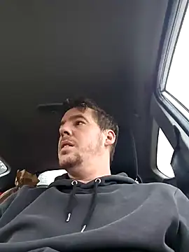 Snapshot of Titanhoott chatting on December 31, 2024, 8:37 am Titanhoott online show from December 31, 2024, 8:37 am