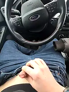 Snapshot of Titanhoott chatting on December 30, 2024, 1:36 pm Titanhoott online show from December 30, 2024, 1:36 pm