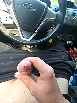 Snapshot of Titanhoott chatting on September 29, 2025, 9:49 am Titanhoott online show from September 29, 2025, 9:49 am