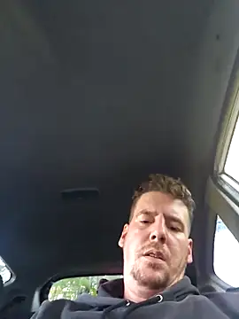 Snapshot of Titanhoott chatting on October 27, 2025, 1:01 pm Titanhoott online show from October 27, 2025, 1:01 pm