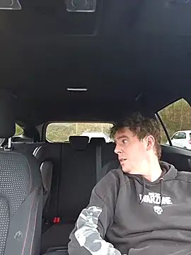 Snapshot of Titanhoott chatting on January 8, 2025, 9:32 am Titanhoott online show from January 8, 2025, 9:32 am