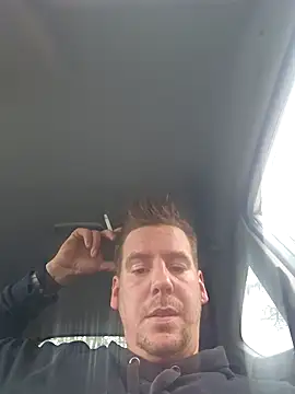 Snapshot of Titanhoott chatting on November 21, 2025, 10:14 am Titanhoott online show from November 21, 2025, 10:14 am