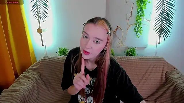 Snapshot of Lesi_Moonie01 chatting on September 15, 2025, 7:20 am Lesi Moonie01 online show from September 15, 2025, 7:20 am