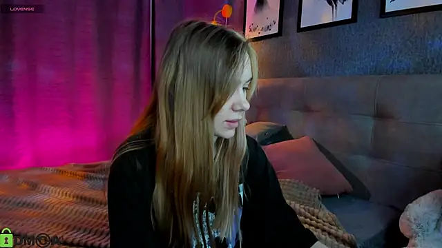 Snapshot of Lesi_Moonie01 chatting on October 22, 2025, 7:08 am Lesi Moonie01 online show from October 22, 2025, 7:08 am