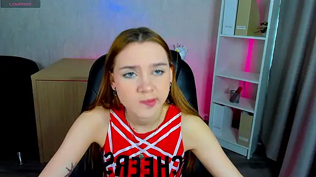 Snapshot of Lesi_Moonie01 chatting on March 16, 2025, 8:32 am Lesi Moonie01 online show from March 16, 2025, 8:32 am