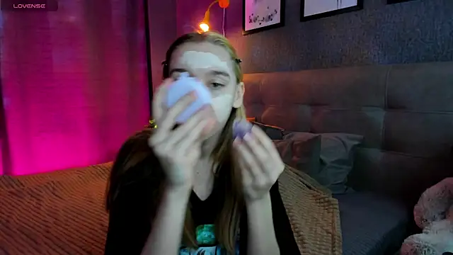 Snapshot of Lesi_Moonie01 chatting on October 25, 2025, 8:24 am Lesi Moonie01 online show from October 25, 2025, 8:24 am