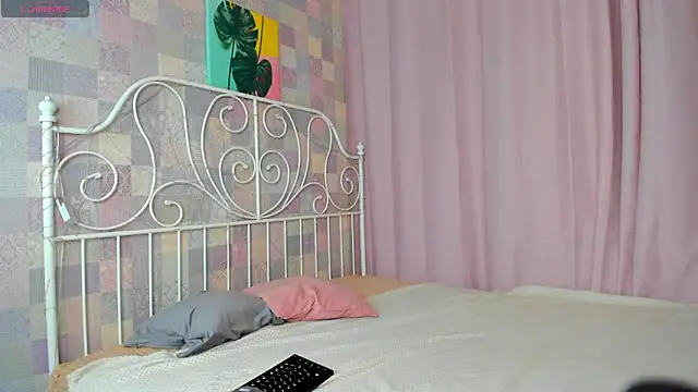 Snapshot of Lesi_Moonie01 chatting on March 12, 2025, 8:19 am Lesi Moonie01 online show from March 12, 2025, 8:19 am