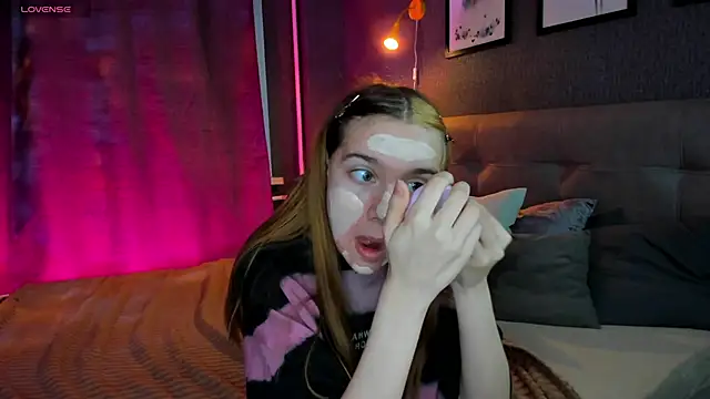 Snapshot of Lesi_Moonie01 chatting on September 28, 2025, 7:48 am Lesi Moonie01 online show from September 28, 2025, 7:48 am