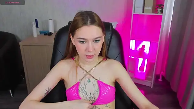 Snapshot of Lesi_Moonie01 chatting on March 13, 2025, 8:37 am Lesi Moonie01 online show from March 13, 2025, 8:37 am