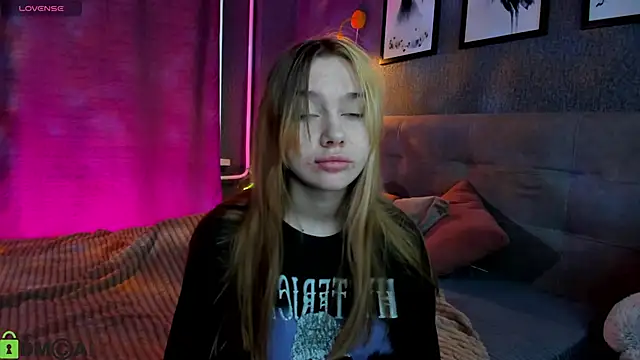 Snapshot of Lesi_Moonie01 chatting on October 23, 2025, 8:13 am Lesi Moonie01 online show from October 23, 2025, 8:13 am